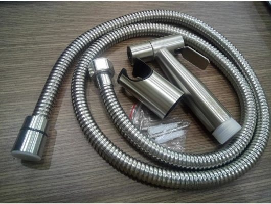 vòi xịt vệ sinh bị rỉ nước